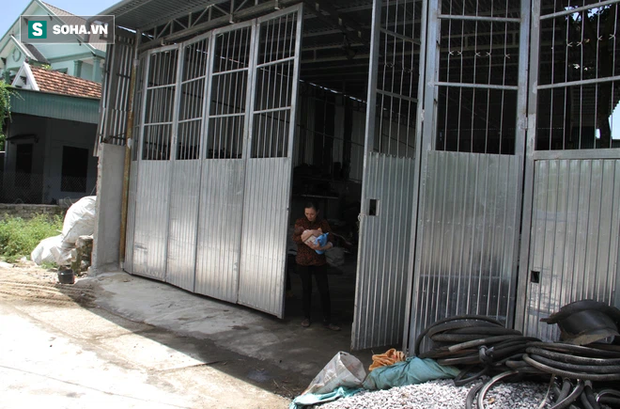 Vụ bé trai sơ sinh bị bỏ trước nhà đôi vợ chồng hiếm muộn: Vợ chồng tôi chạy chữa suốt 20 năm...-2