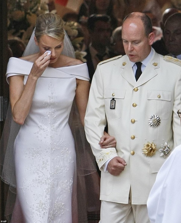 Vương phi Monaco từng cạo nửa đầu chính thức lên tiếng trước tin ly dị chồng đang khiến dư luận xôn xao-4