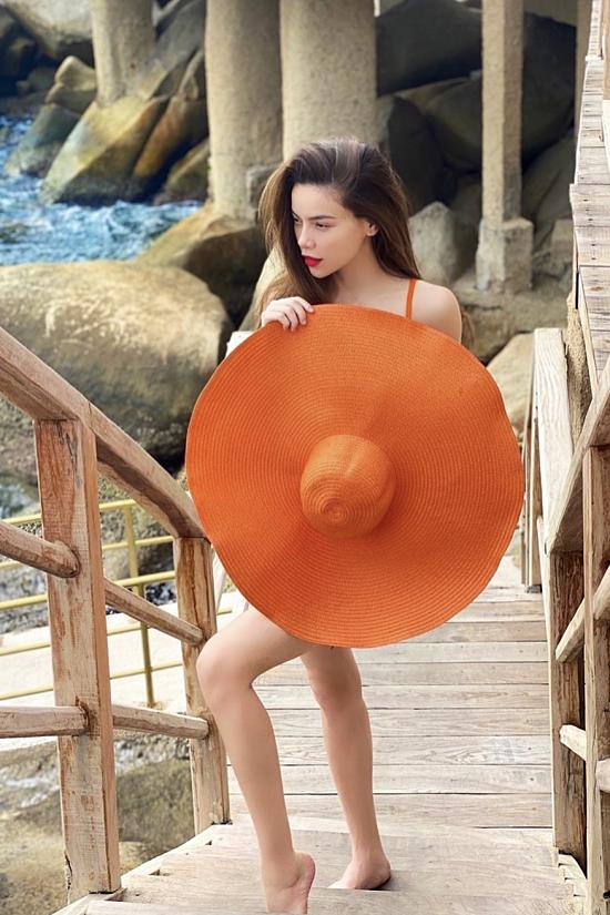 Hồ Ngọc Hà mặc chiếc váy đặc biệt để chụp ảnh cùng cặp sinh đôi Lisa và Leon-7