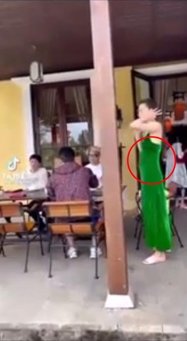 Hồ Ngọc Hà mặc chiếc váy đặc biệt để chụp ảnh cùng cặp sinh đôi Lisa và Leon-8