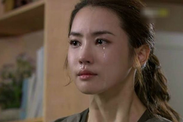 Đang nấu ăn thì nghe tiếng hét phát ra từ nhà chị dâu, tôi vội chạy lên thì chết ngất khi thấy cảnh tượng kinh khủng-2