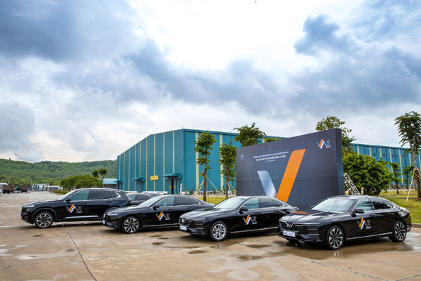 VinFast bàn giao 18 xe Lux cho công ty thép VAS Nghi Sơn-3