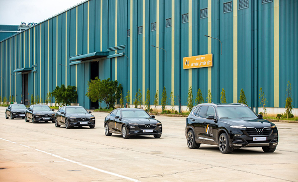 VinFast bàn giao 18 xe Lux cho công ty thép VAS Nghi Sơn-6