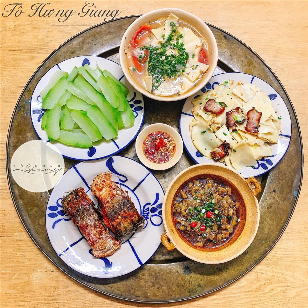 Mẹ đảm Hà Nội bật mí loạt mâm cơm nhà chất hơn nước cất, chị em nội trợ hết phải lo tối nay ăn gì, lưu lại dùng dần dư dả cho cả tháng-16