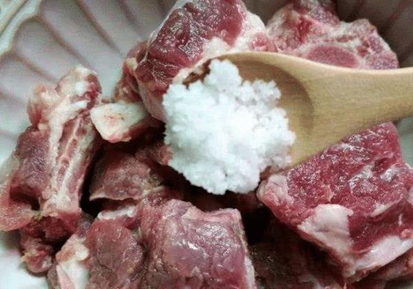 Sườn heo hầm không nên chần trực tiếp khi chưa sơ chế, đầu bếp dạy bí quyết cực chuẩn giúp sườn ngon mà không bị tanh-4