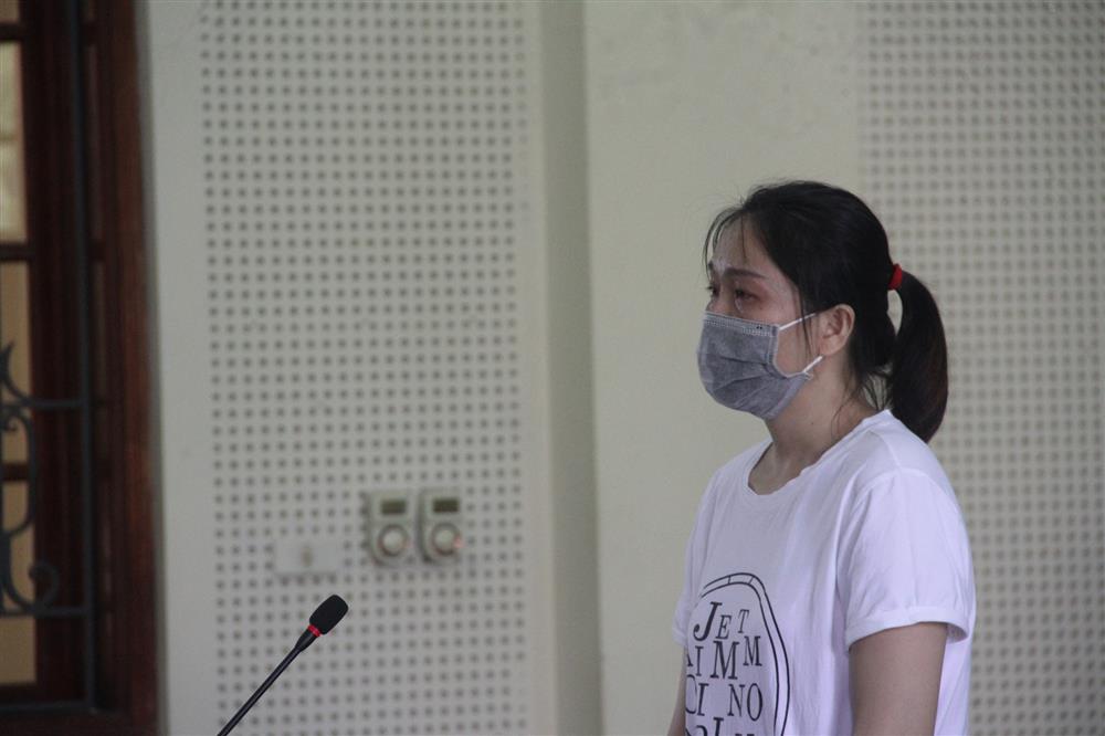 Hot girl bật khóc tại toà xin bố và gia đình đừng bỏ rơi mình-1