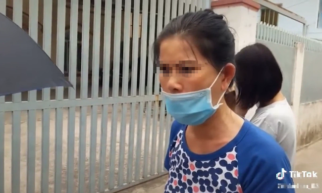Xôn xao clip con gái đuổi mẹ ra nằm ngoài đường sau khi lừa kí tên bán nhà-2