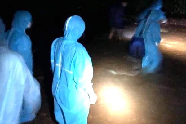 3 người dân tộc ở trong bản sâu thấy mệt mỏi, đi khám phát hiện dương tính SARS-CoV-2-2