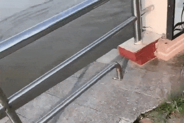 Tập thể dục giữa mùa dịch bị lực lượng chức năng bắt quả tang, người đàn ông có pha chạy trốn khiến ai nấy bàng hoàng