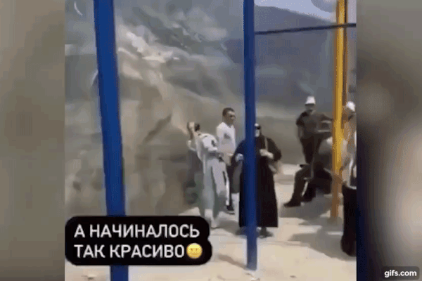 Chơi xích đu tử thần ngay mép vực, 2 cô gái gặp nạn nghiêm trọng, video quay cảnh hiện trường gây ám ảnh-1