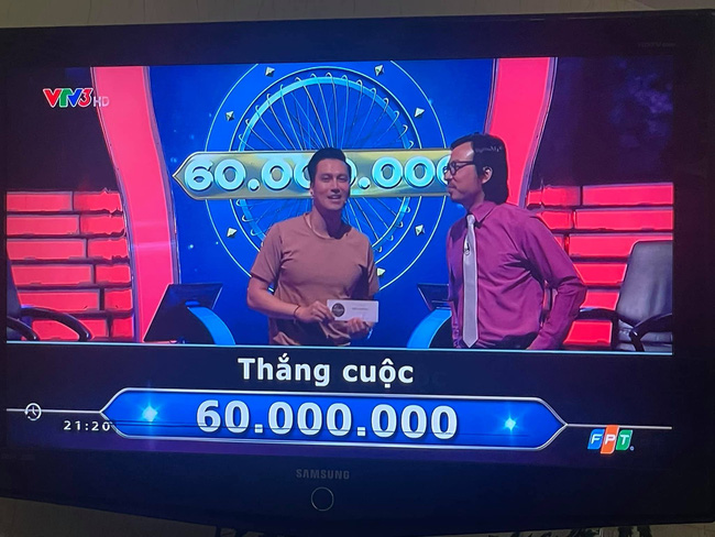 Việt Anh thắng 60 triệu ở Ai là triệu phú, Quỳnh Nga vào bình luận ý nhị, bên dưới còn có người nhắc danh hiệu NSƯT-4