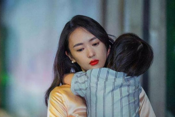 Về ra mắt nhà bạn trai, bất ngờ có một người phụ nữ dắt theo hai đứa nhỏ đến xưng là vợ của người yêu tôi-1