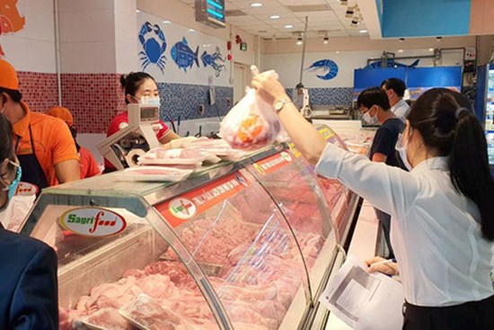 TPHCM: Xuất hiện việc gom hàng giá rẻ trong siêu thị ra ngoài bán kiếm lời