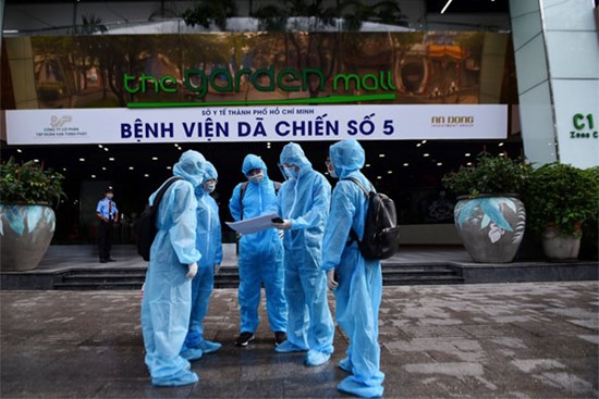 Bên trong bệnh viện dã chiến ở Thuận Kiều Plaza