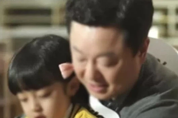 Bị cưỡng hôn trong thang máy, phản ứng lại bằng 1 hành động nhẹ nhàng, cô gái khiến thủ phạm phải dừng ngay hành động xấu xa-3