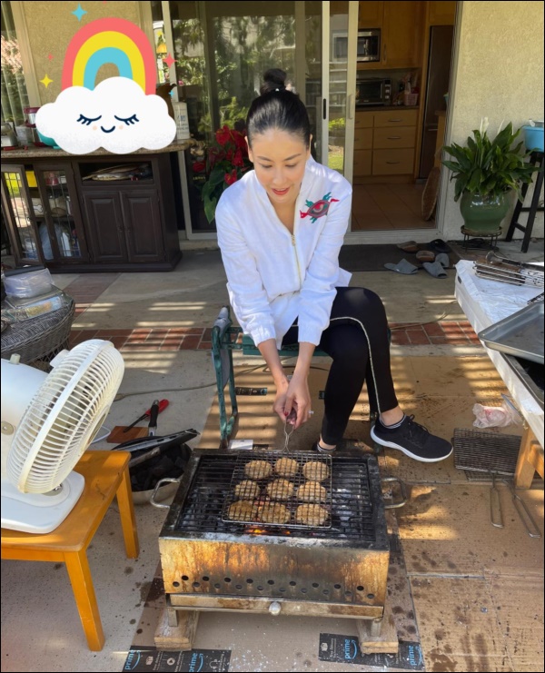 Hoa hậu Hà Kiều Anh xinh đẹp, giỏi giang mà nấu ăn cũng siêu đỉnh, nghỉ dịch làm món bún chả&nbsp;thơm nức đãi cả nhà-2