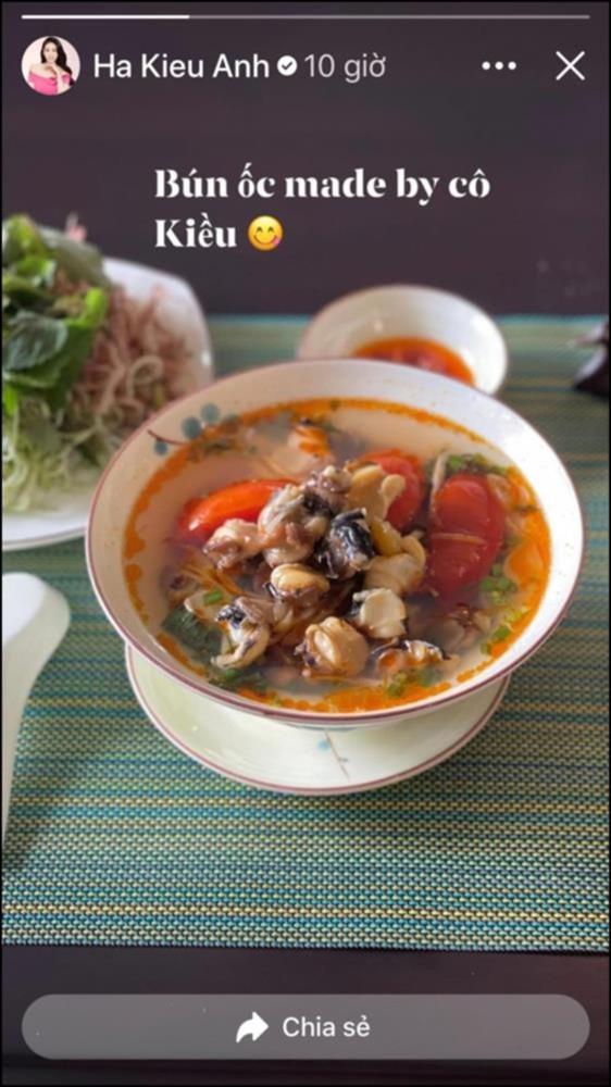 Hoa hậu Hà Kiều Anh xinh đẹp, giỏi giang mà nấu ăn cũng siêu đỉnh, nghỉ dịch làm món bún chả&nbsp;thơm nức đãi cả nhà-6