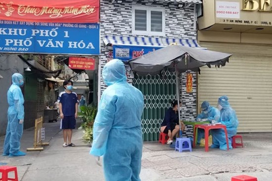 Vì sao mấy ngày nay TP HCM chậm trễ trong việc đưa F0 vào bệnh viện?