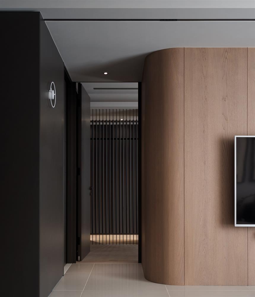 Căn hộ nhỏ tạo sự thư giãn về mặt thị giác bằng những gam màu tối đầy ấn tượng-9