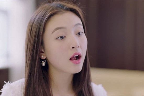 Vừa dọn cơm ra thì cô hàng xóm xuất hiện rồi buông lời mỉa mai, bố chồng tôi nhẹ nói một câu khiến cô ấy xấu hổ lủi mất