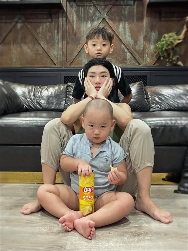 Cậu út nhà Trà My Idol mới 2 tuổi đã nặng 22kg, bị quở kém duyên mập quá mẹ đáp trả nhẹ nhàng, tinh tế-1