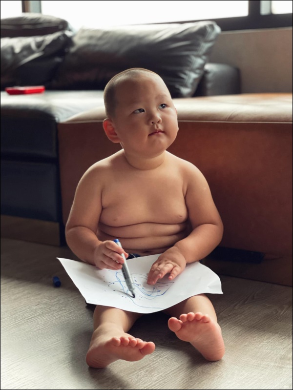 Cậu út nhà Trà My Idol mới 2 tuổi đã nặng 22kg, bị quở kém duyên mập quá mẹ đáp trả nhẹ nhàng, tinh tế-8