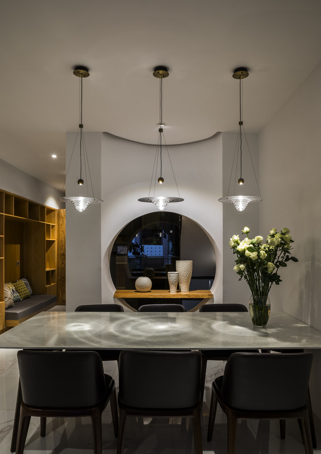 Ngôi nhà cắt khoét siêu art chiếm spotlight cả khu phố: Design bên trong xịn không kém, sân thượng chill như quán cafe-8