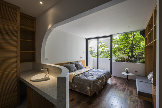 Ngôi nhà cắt khoét siêu art chiếm spotlight cả khu phố: Design bên trong xịn không kém, sân thượng chill như quán cafe-15