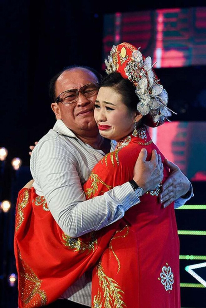 Duy Phước - Lê Lộc lần đầu xuất hiện bên gia đình riêng của bố Duy Phương, cử chỉ mẹ kế hé lộ mối quan hệ thật-5