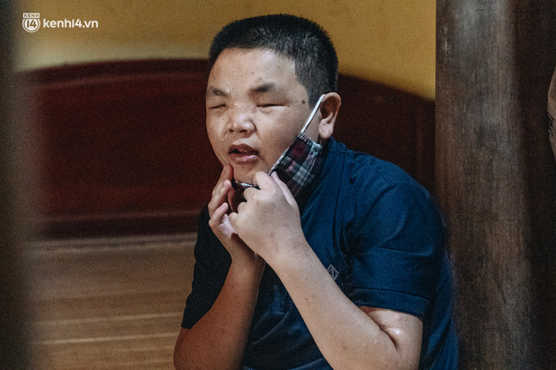 18 năm sau thảm án cuồng ghen bằng bom thư ở Hà Nội, cậu bé còn sống năm nào giờ mù lòa vĩnh viễn, ám ảnh mãi chưa dứt-6