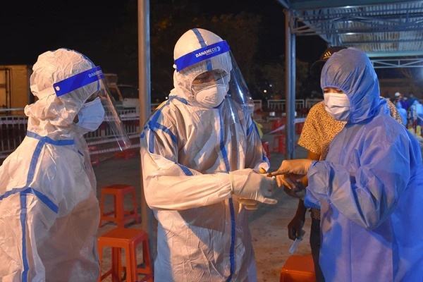 Được điều trị tại nhà, người dân TP HCM tự mua thuốc chữa Covid-19: Chuyên gia cảnh báo hậu quả-2