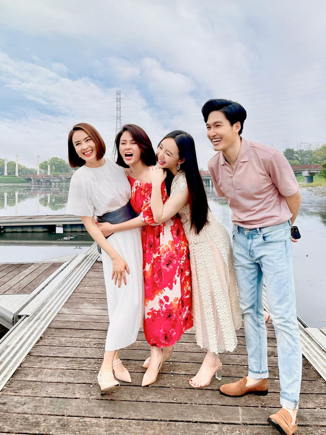 Hồng Diễm khi đứng cạnh các mỹ nhân VTV khác: Lên đồ rất chỉn chu nhưng có bao giờ bị lép vế?-1