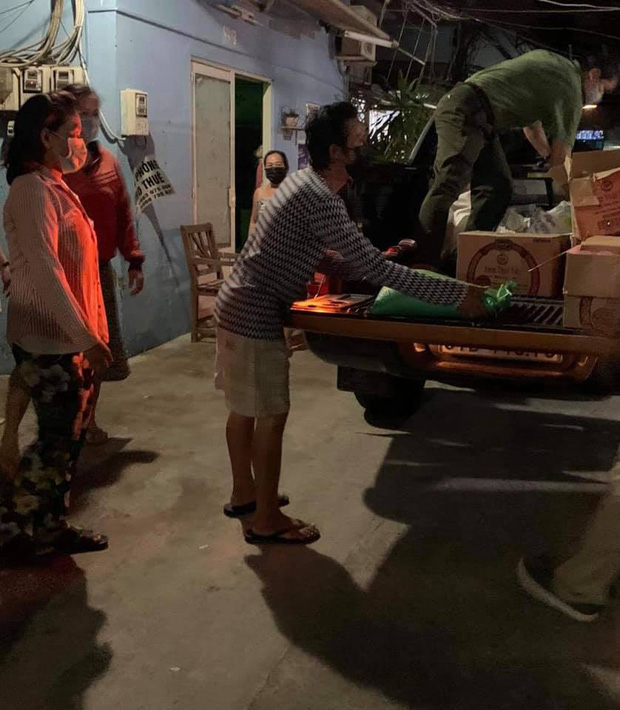 Đóng góp tận 20 tấn gạo từ thiện mùa dịch, Thuỷ Tiên bỗng bị tràn vào Facebook tố phân biệt đối xử-4