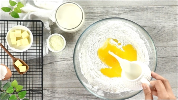 Mẹ đảm bỏ túi cách làm bánh donut tại nhà thơm ngon, bắt mắt không thua gì ngoài hàng bé nào cũng thích mê-1