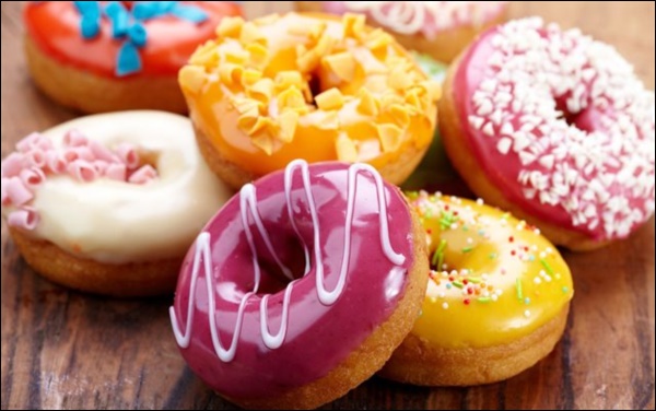 Mẹ đảm bỏ túi cách làm bánh donut tại nhà thơm ngon, bắt mắt không thua gì ngoài hàng&nbsp;bé nào cũng thích mê-6