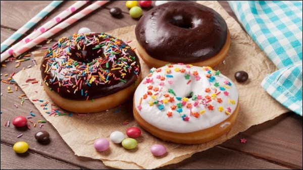 Mẹ đảm bỏ túi cách làm bánh donut tại nhà thơm ngon, bắt mắt không thua gì ngoài hàng bé nào cũng thích mê-7