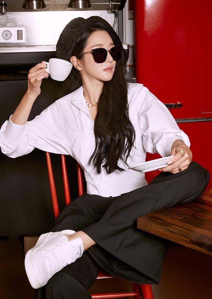 Chán combo gia truyền giày cao gót với quần âu, chị em thử chuyển qua 5 kiểu giày siêu hack dáng này đi!-7