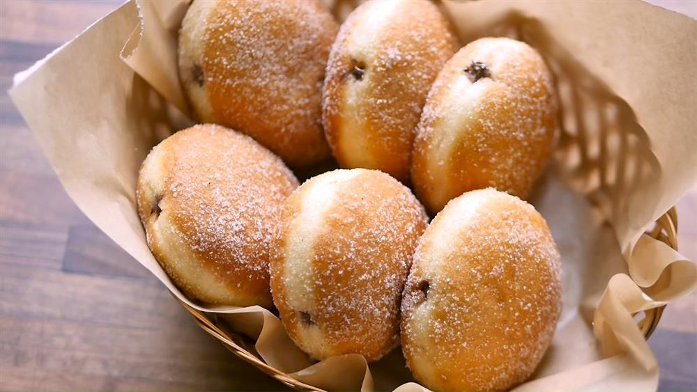 Mẹ đảm bỏ túi cách làm bánh donut tại nhà thơm ngon, bắt mắt không thua gì ngoài hàng bé nào cũng thích mê-4