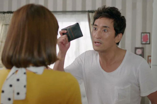 Tôi kiệt quệ cả tinh thần và thể xác khi phải chăm lo cho bố mẹ và em trai, làm ra tiền mà chẳng được tiêu-2