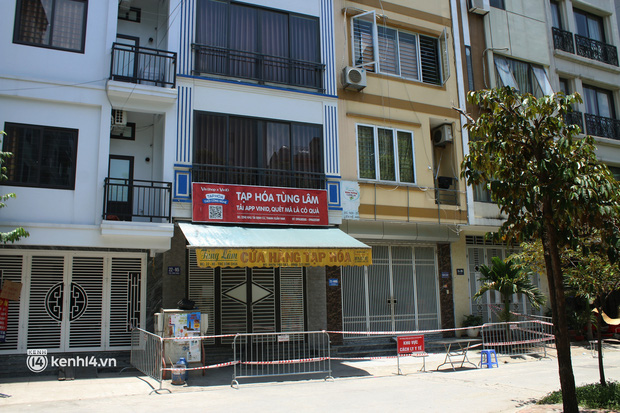 Hà Nội: Phong toả chung cư tại Hà Đông, người thân xuyên trưa tiếp tế sau ca dương tính SARS-CoV-2-15