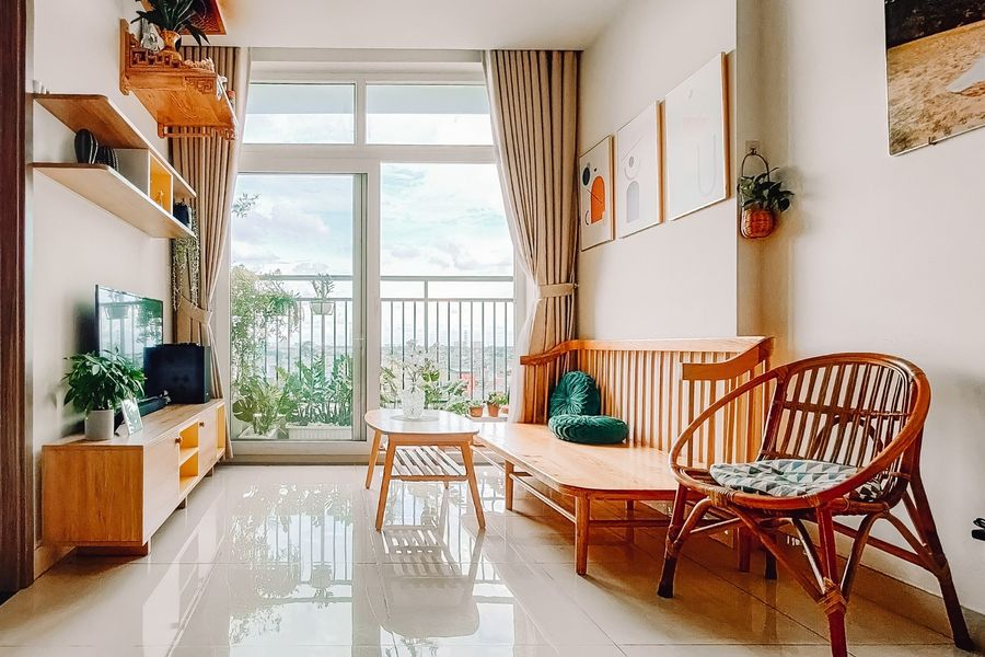 Nữ điều dưỡng trổ tài thiết kế, tận dụng cả chai nước truyền dịch để decor nhà: Cứ tưởng không gian sống sẽ khô khan như nghề ai ngờ thành quả lại đốn tim bao người-1