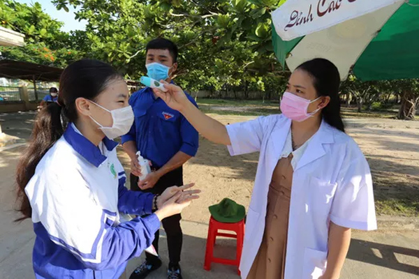 CLIP: Cận cảnh phong toả chi nhánh ngân hàng Vietinbank ở trung tâm Hà Nội-12