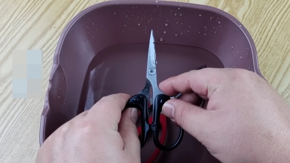 Dù kéo có cùn đến đâu, bạn cũng đừng vội vứt chúng đi, nếu bạn học được mẹo này, kéo sẽ sắc như mới ngay lập tức-4