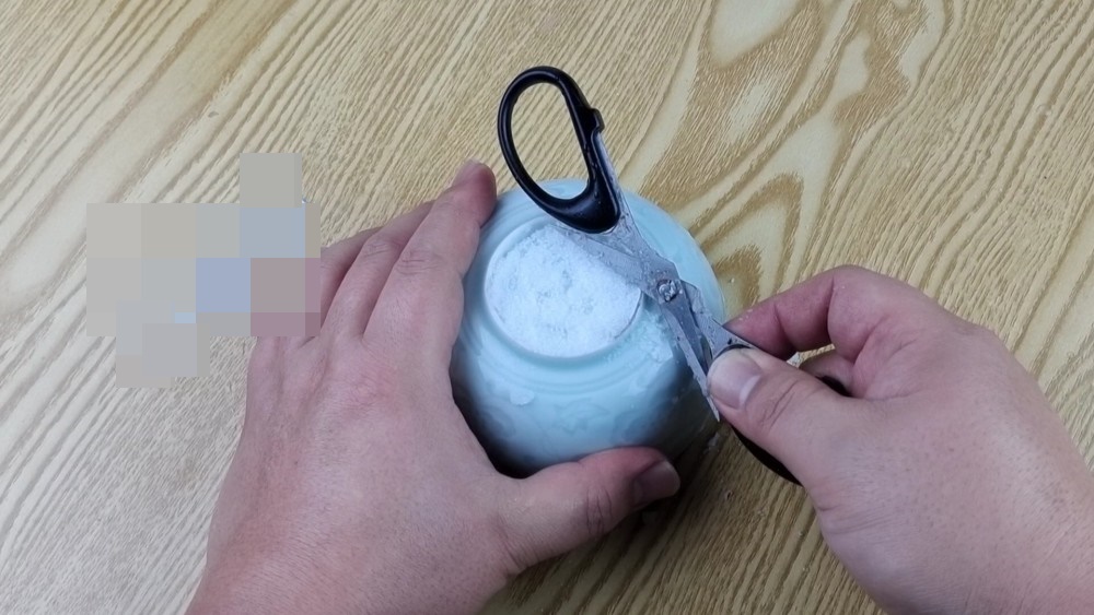 Dù kéo có cùn đến đâu, bạn cũng đừng vội vứt chúng đi, nếu bạn học được mẹo này, kéo sẽ sắc như mới ngay lập tức-6