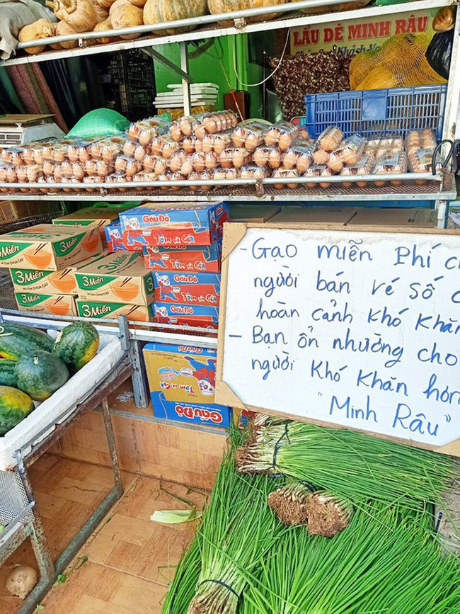 Chuyện ít biết về anh Minh rau muống đột biến nổi như cồn ở Đồng Nai: Bất đắc dĩ thành hiện tượng mạng rồi bị chửi là ngu bởi kiểu bán hàng khác người giữa mùa dịch-4