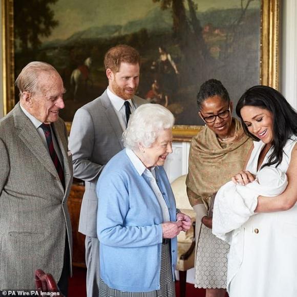 Nhà Meghan Markle muốn về hoàng gia làm lễ rửa tội cho con gái nhưng đưa ra 1 điều kiện gây phẫn nộ-2