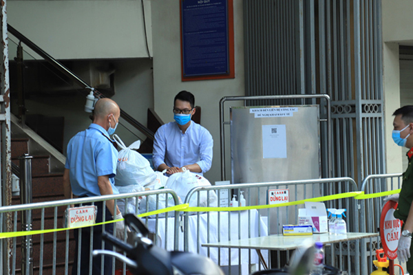 Hà Nội tìm ra nguồn lây chùm ca bệnh nữ nhân viên ngân hàng-1