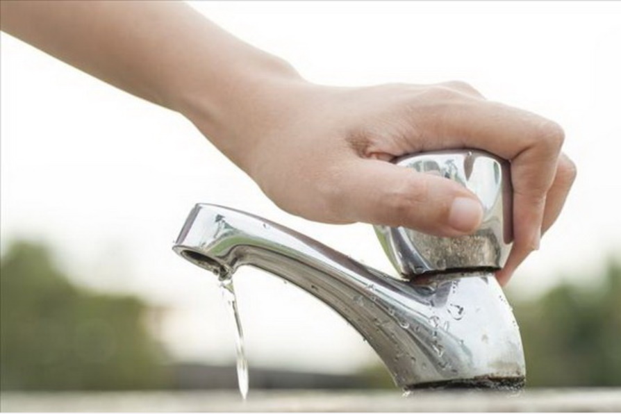 Mùa hè nắng nóng, nhu cầu sử dụng&nbsp;nước tăng cao, hãy học ngay 10 mẹo nhỏ đơn giản này&nbsp;sẽ giúp bạn&nbsp;tiết kiệm nước trong nhà bếp hiệu quả!-5