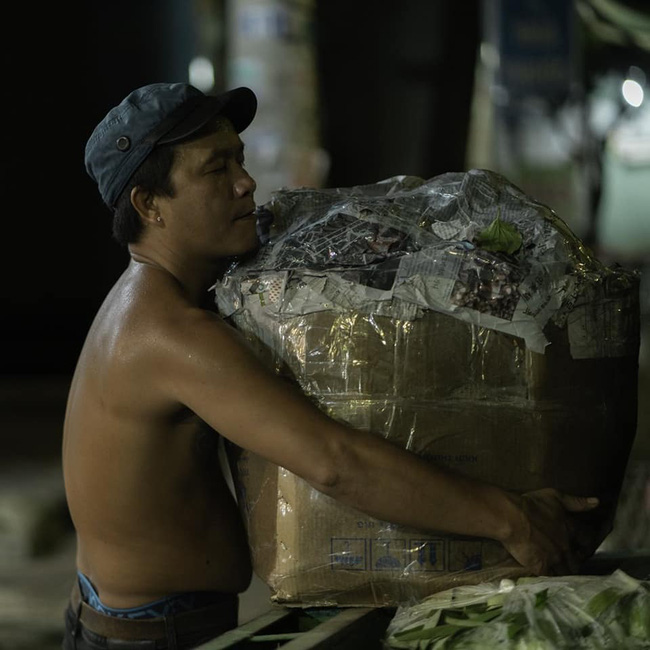 Anh Minh bán rau rơi nước mắt nói về con gái út: Nếu có một điều ước, chỉ ước con bé có thể ở với vợ chồng tôi thật lâu-8