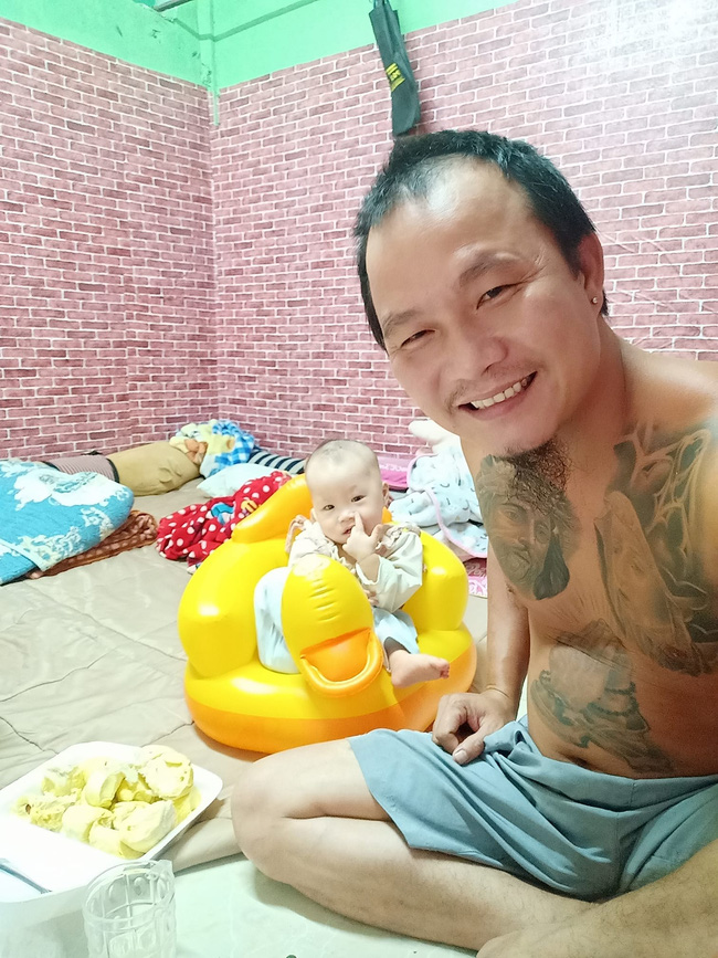 Anh Minh bán rau rơi nước mắt nói về con gái út: Nếu có một điều ước, chỉ ước con bé có thể ở với vợ chồng tôi thật lâu-6